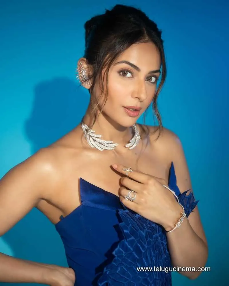 Rakul Stills 18042501