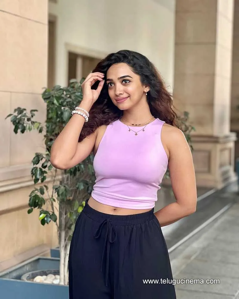 Saanve Stills 12042501