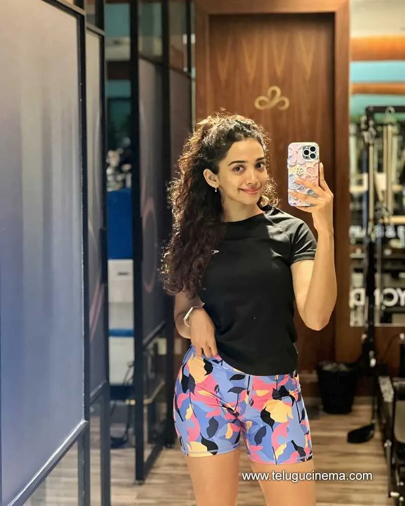 Saanve Stills 18042501