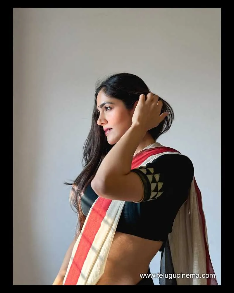 Simran Stills 11042501