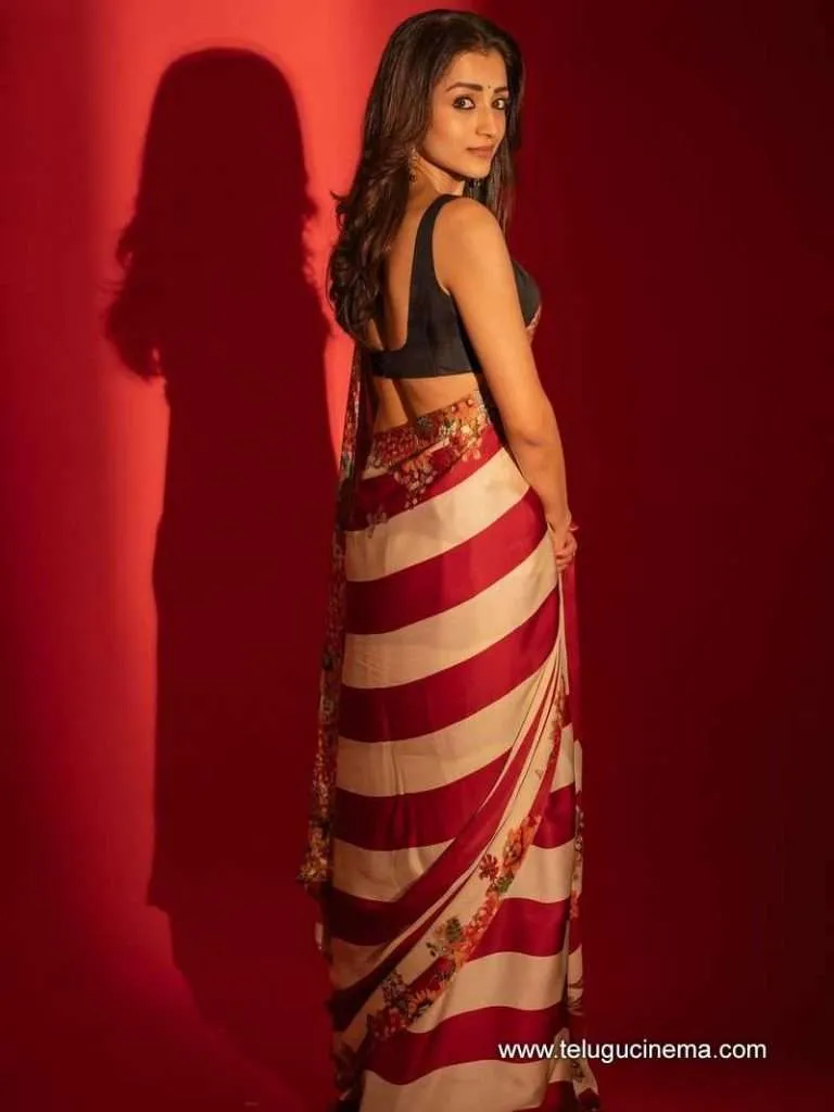 Trisha Stills 19042501