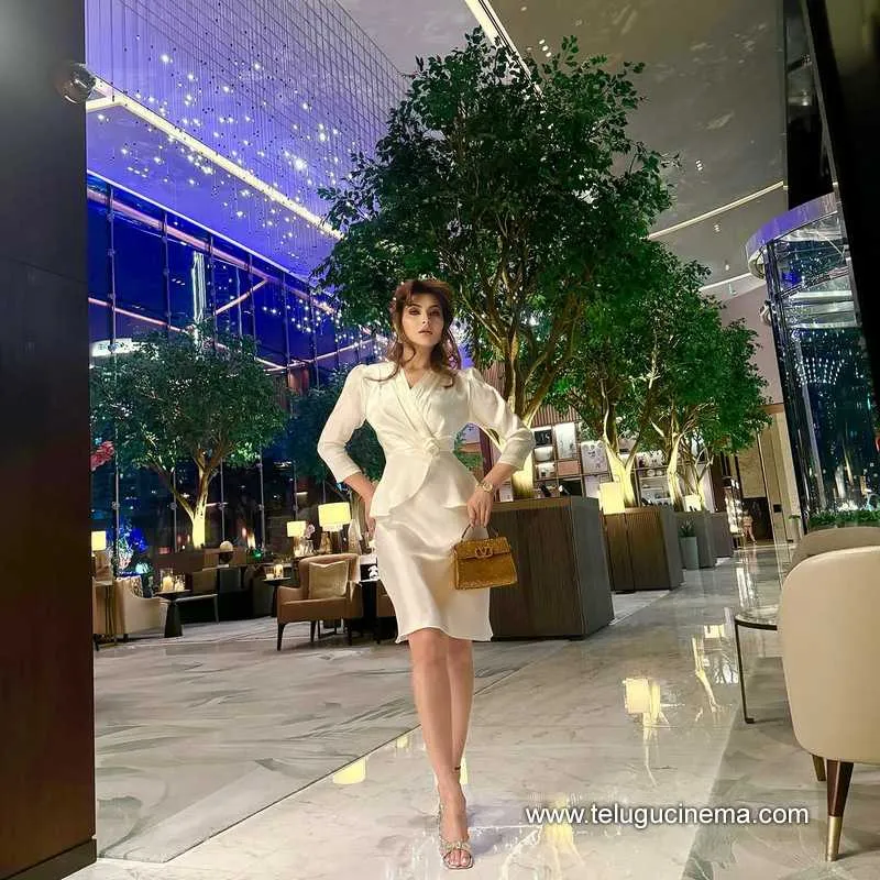 Urvashi Stills 16042501