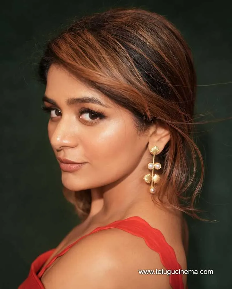 Aditi Stills 160525 01
