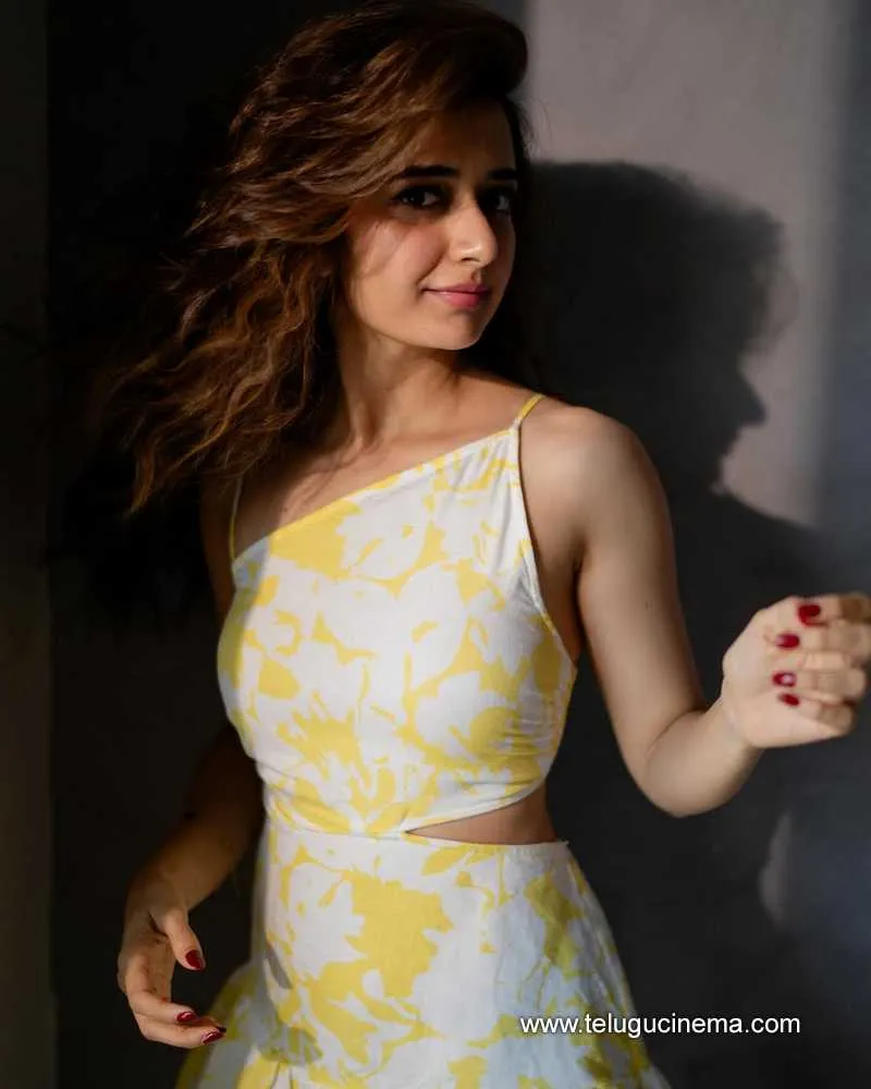 Akansha Stills 140525 01