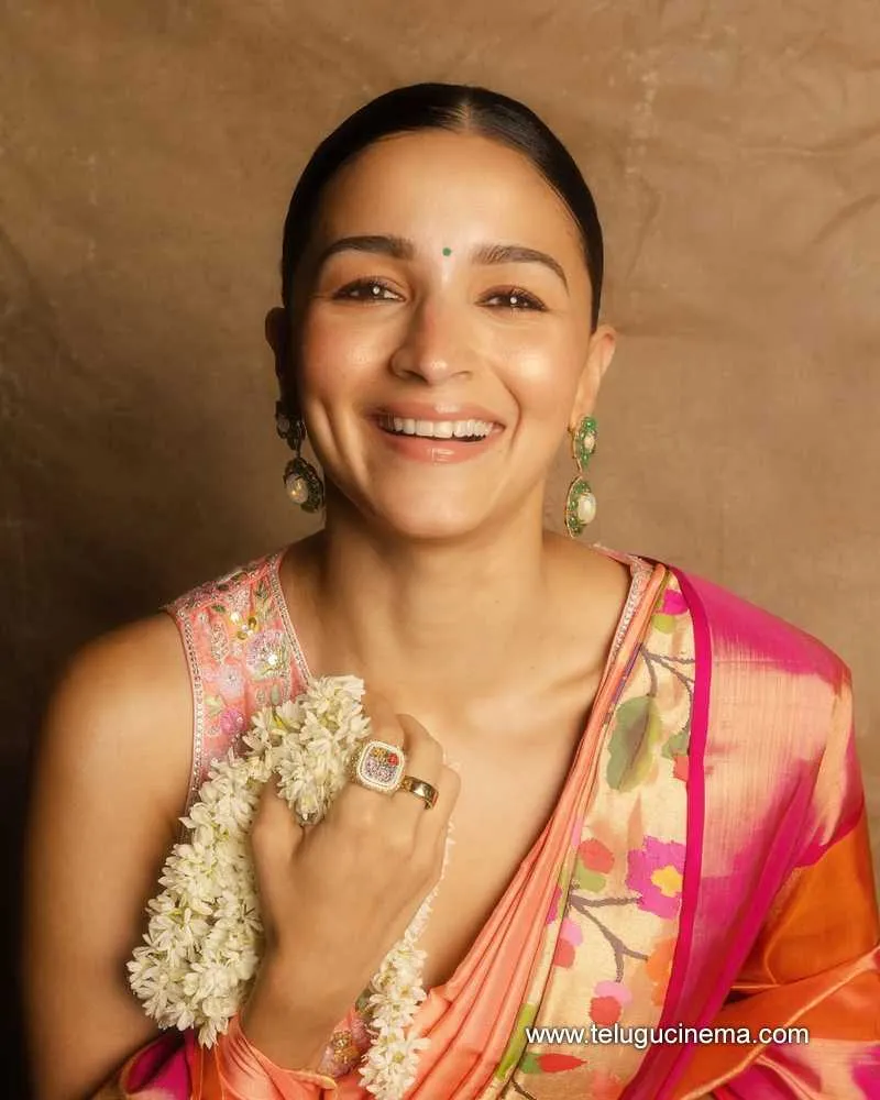 Alia Stills 01052501