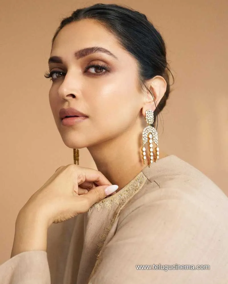 Deepika Stills 01052501