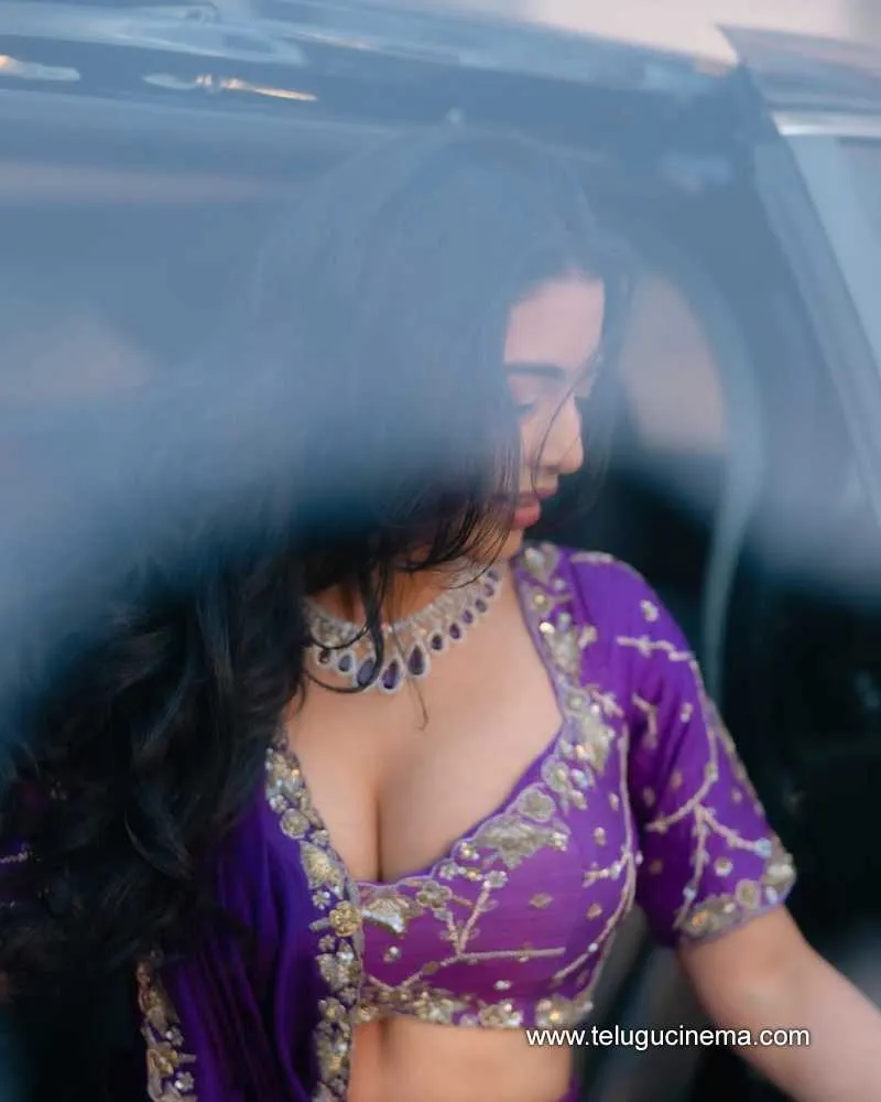 Disha Stills 120525 01