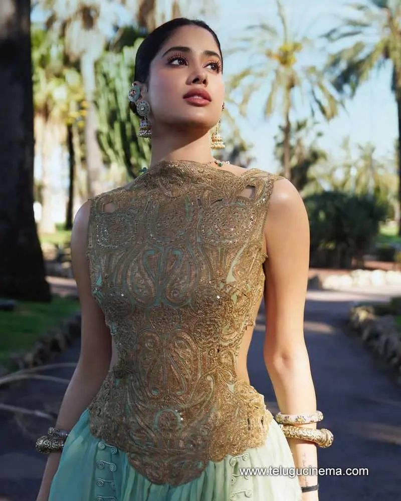 Jahnvikapoor Stills 200525 12