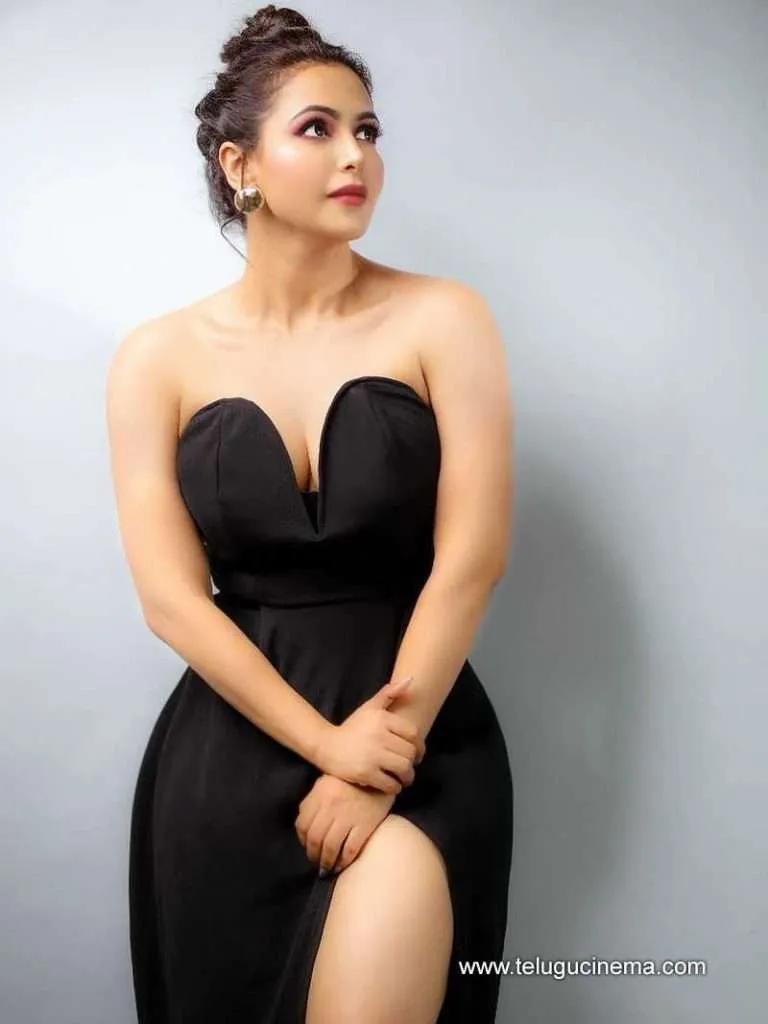 Nandini Stills 120525 01