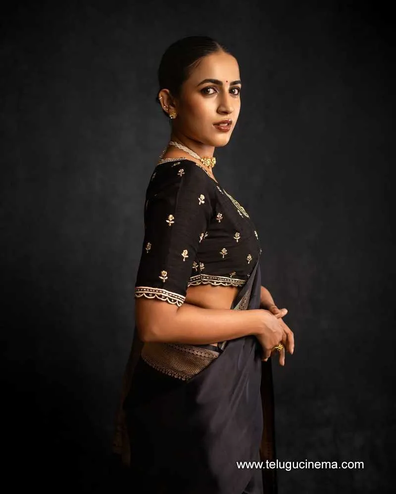 Niharika Stills 080525 01