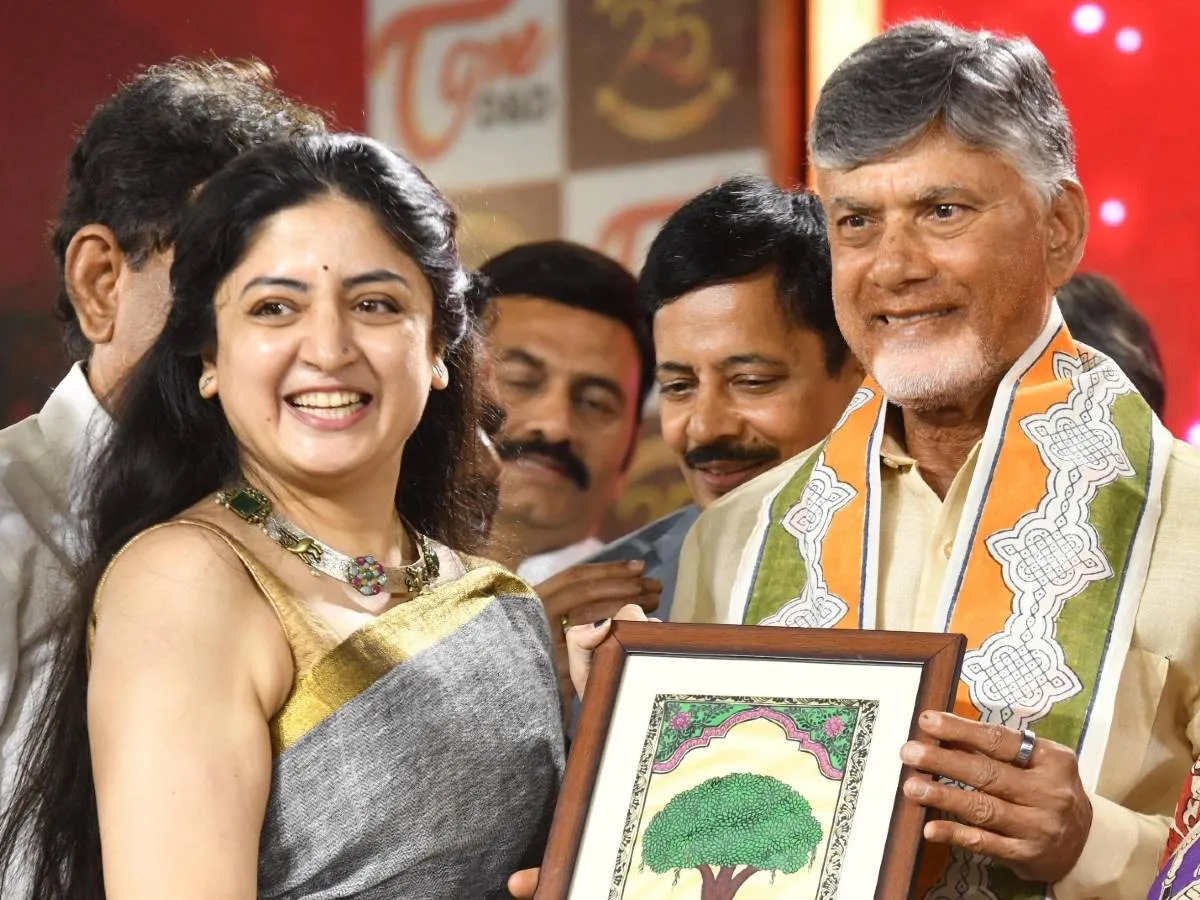 Poonam Kaur with Naidu