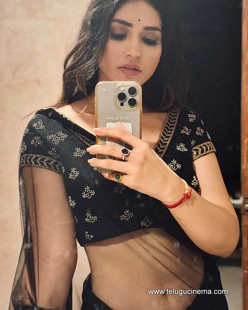 Priyanka Stills 270525 01