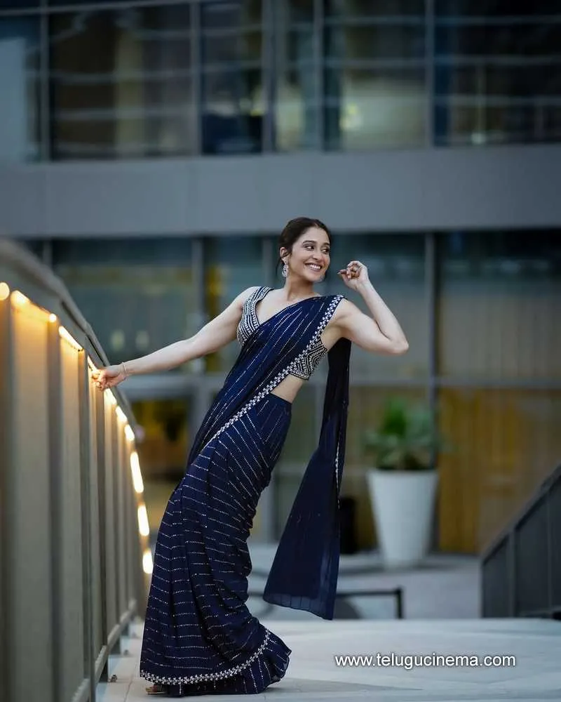 Regina Stills 070525 01