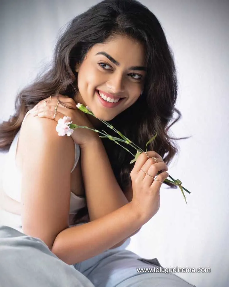Siddhi Stills 090525 01
