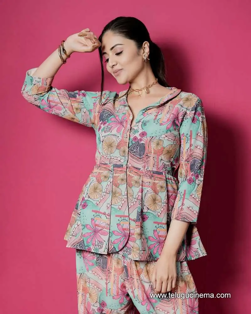Sreemukhi Stills 270525 01