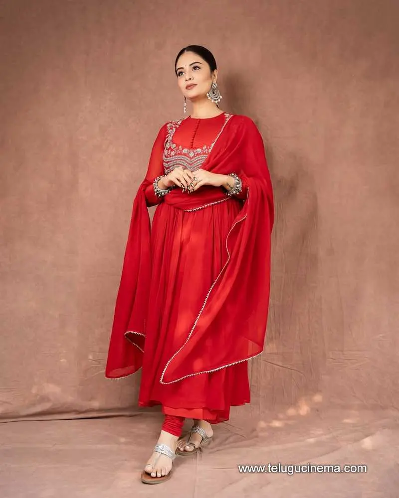 Sreemukhi Stills 300525 15