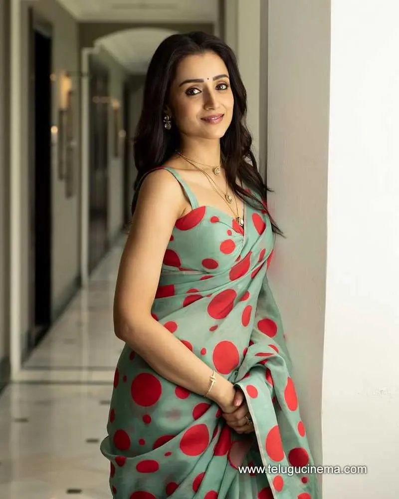 Trisha Stills 230525 01