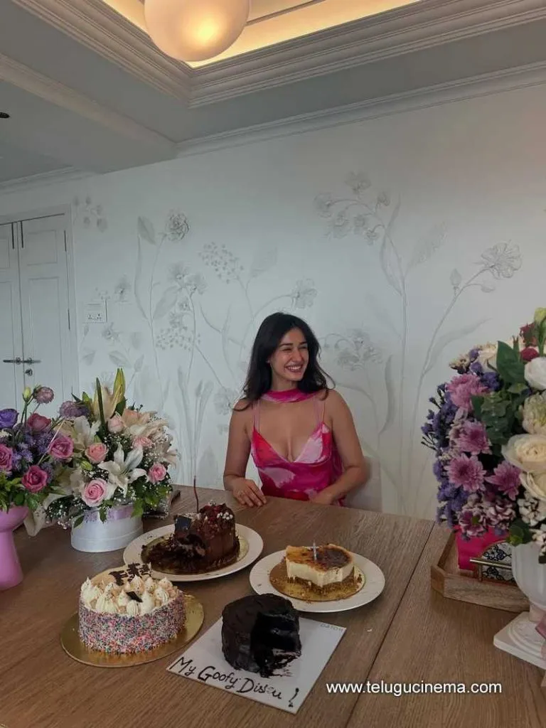 Disha Stills 140625 01
