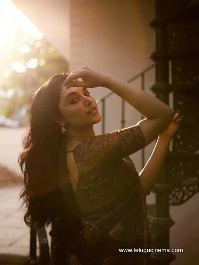 Priyanka Stills 200625 01