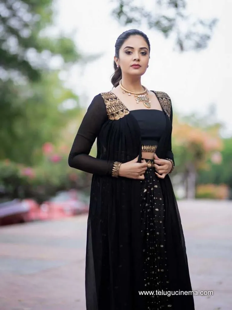 Sreemukhi Stills 170625 01
