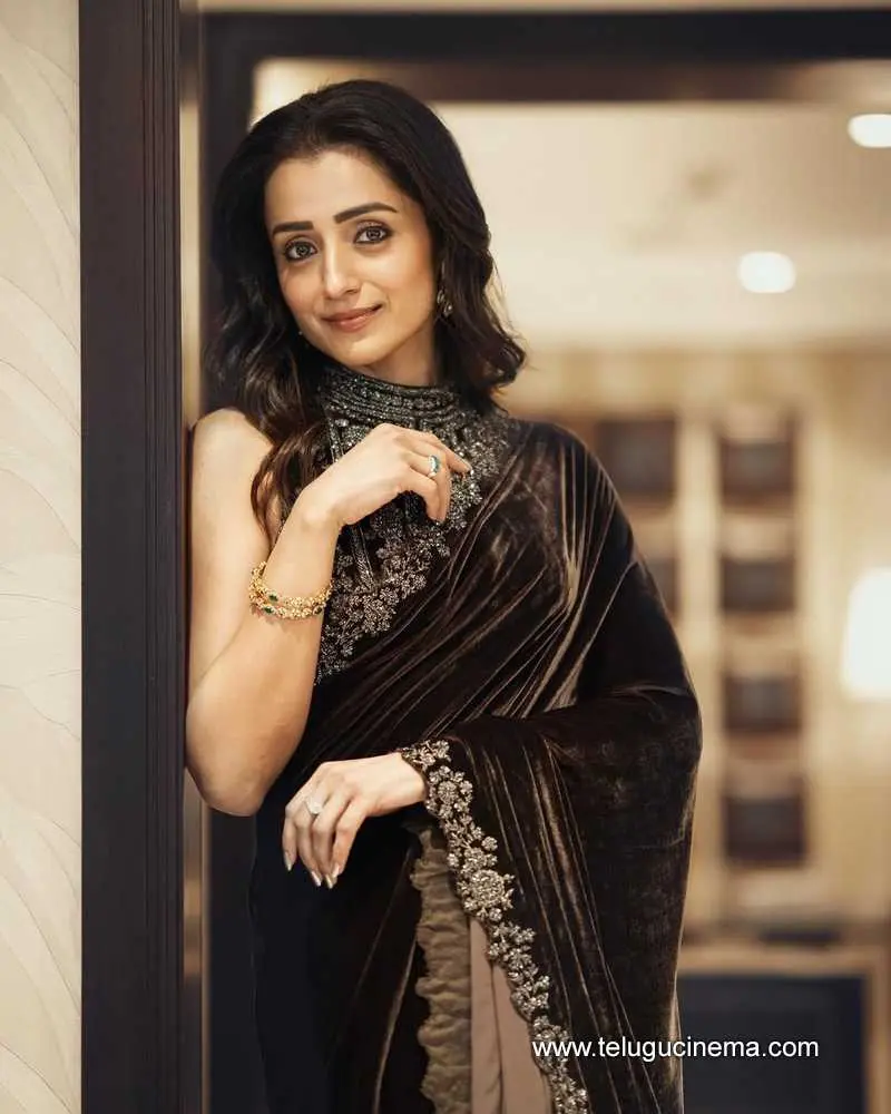 Trisha Stills 240625 01