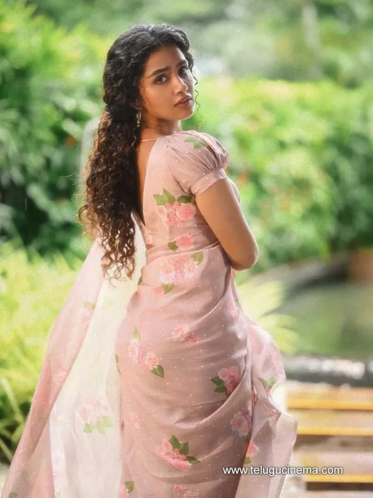 Anupama Stlls 020725 01