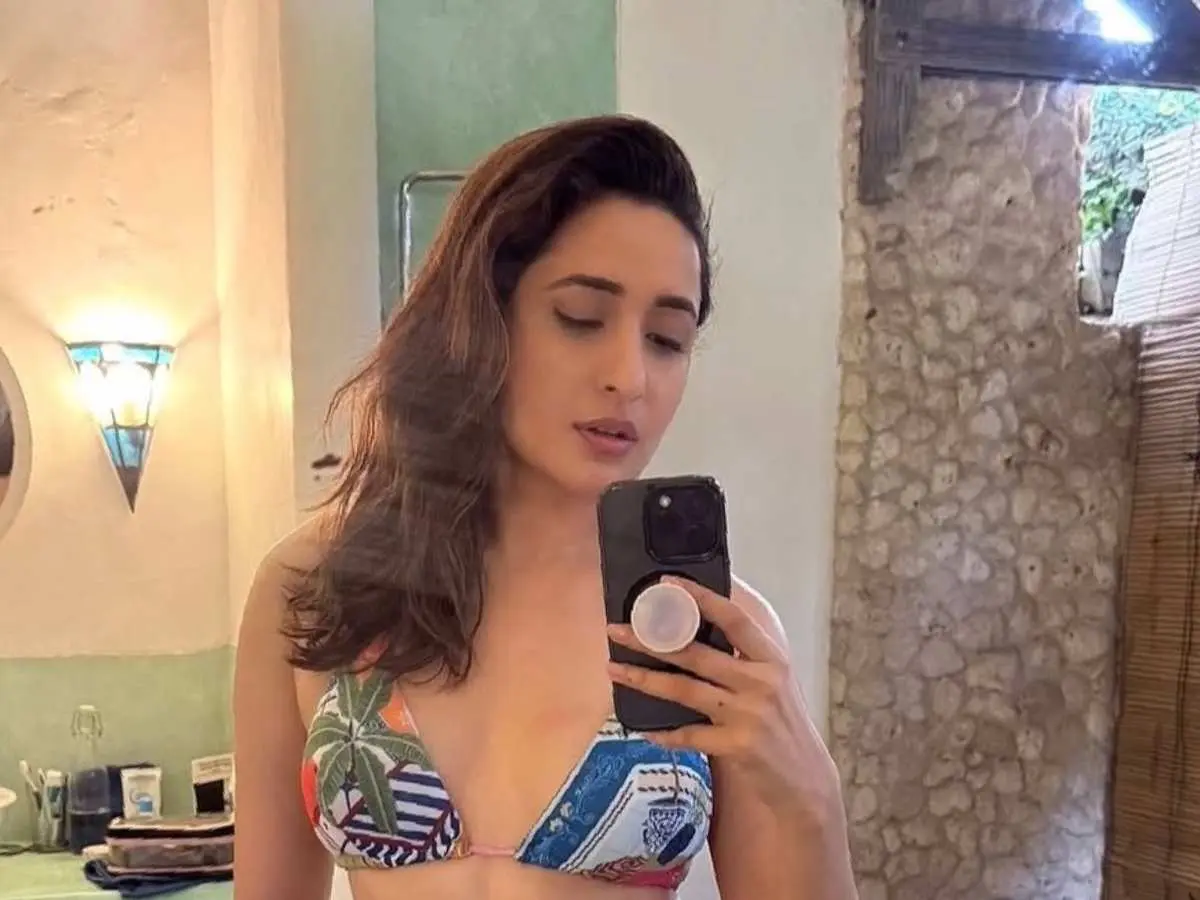 Pragya Jaiswalbikiniselfief